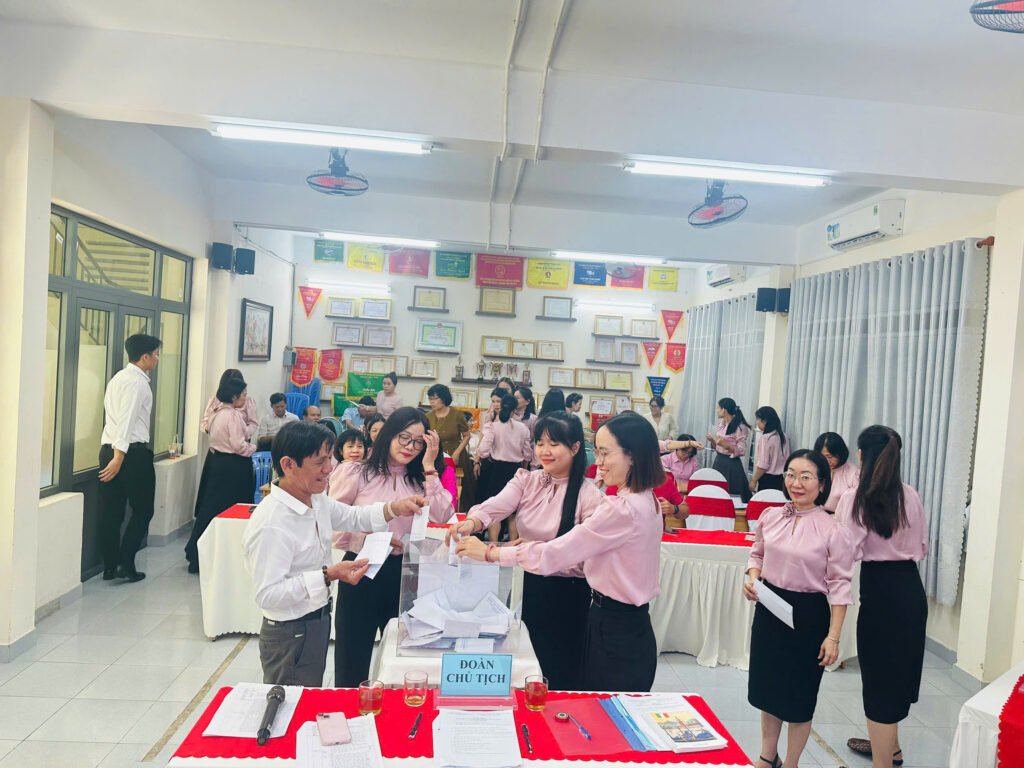 Website Trường Tiểu học Phan Thanh